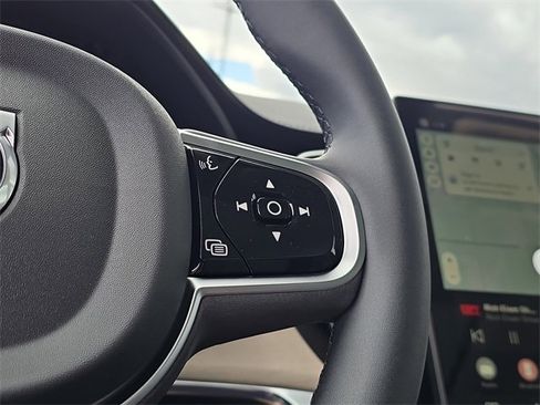 New 2026 Volvo XC90 B6 Plus w/ Protection Package Premier image 11