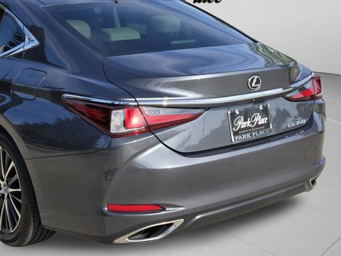 Used 2024 Lexus ES 350 w/ Premium Package FWD image 33