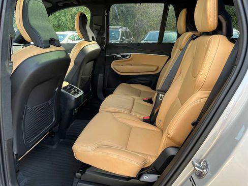 Used 2025 Volvo XC90 B6 Ultra w/ Lounge Package image 15