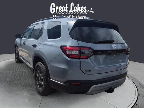 Used 2025 Honda Pilot TrailSport image 3