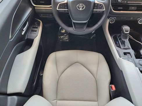 New 2026 Toyota Grand Highlander XLE image 7