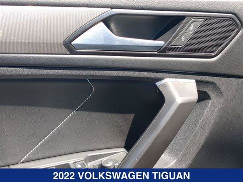Certified 2022 Volkswagen Tiguan SE w/ Panoramic Sunroof Package FWD image 11