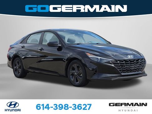Used 2023 Hyundai Elantra SEL w/ Preferred Accessory Package FWD image 4