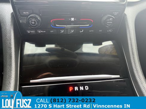 Used 2023 Jeep Grand Cherokee Laredo image 21