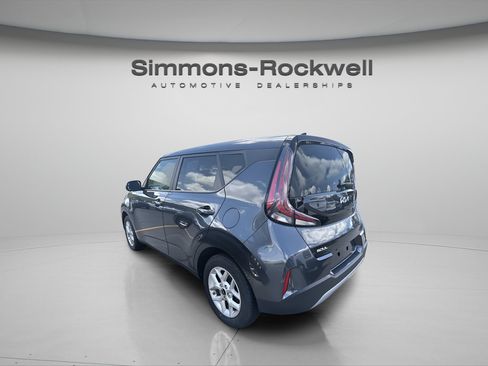 Used 2025 Kia Soul LX w/ LX Technology Package FWD image 2