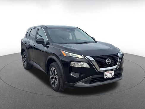 Used 2023 Nissan Rogue SV image 3