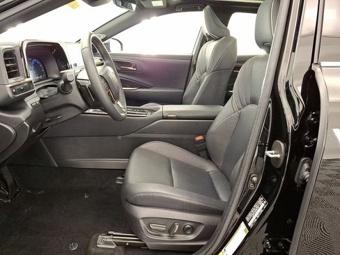 Used 2024 Toyota Crown Platinum image 11