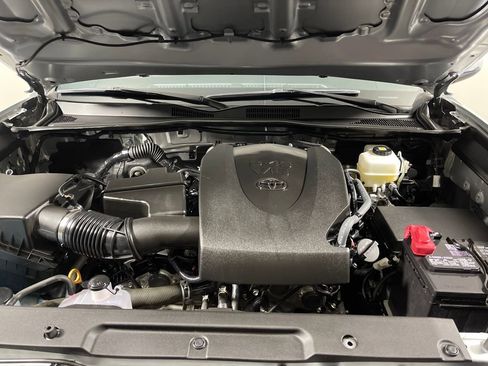 Certified 2023 Toyota Tacoma TRD Off-Road image 9