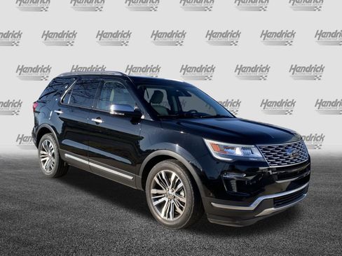 Used 2018 Ford Explorer Platinum image 2