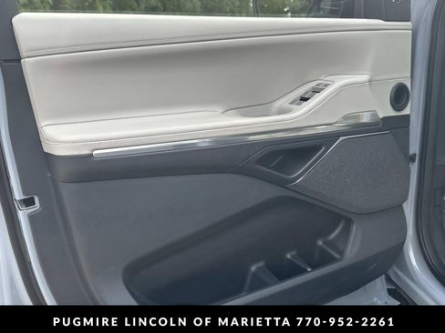 New 2026 Lincoln Navigator L Reserve AWD/4WD image 10