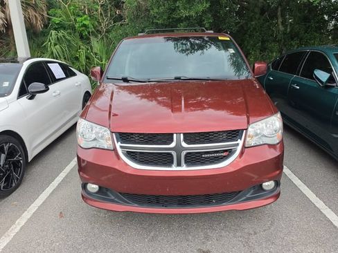 Used 2017 Dodge Grand Caravan SXT FWD image 2
