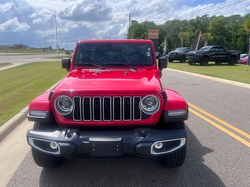 Used 2025 Jeep Wrangler Sahara image 10