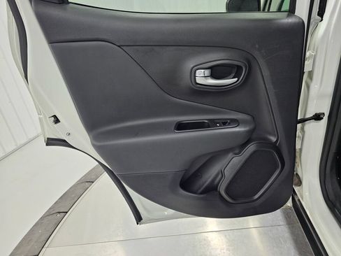 Used 2023 Jeep Renegade Trailhawk AWD/4WD image 26