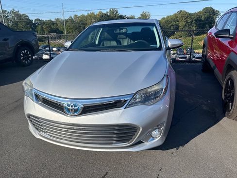 Used 2013 Toyota Avalon XLE Touring FWD image 3