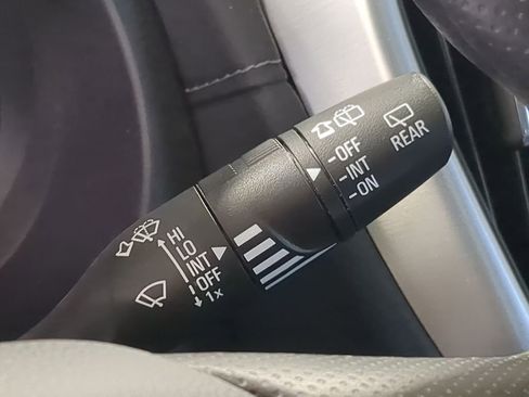 Used 2023 GMC Terrain SLE w/ Driver Convenience Package FWD image 25