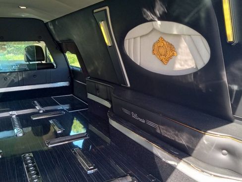 Used 2015 Cadillac XTS Hearse image 18