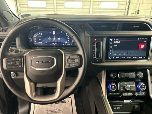Used 2024 GMC Yukon XL Denali AWD/4WD image 11
