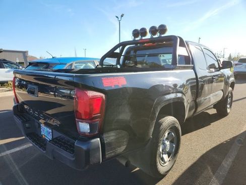 Used 2022 Toyota Tacoma SR image 3
