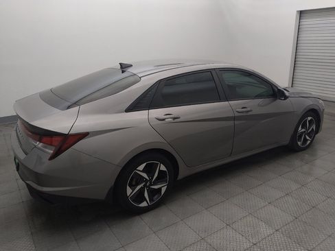 Used 2023 Hyundai Elantra SEL w/ Convenience Package FWD image 10