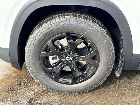 New 2026 Volkswagen Atlas Peak Edition image 8