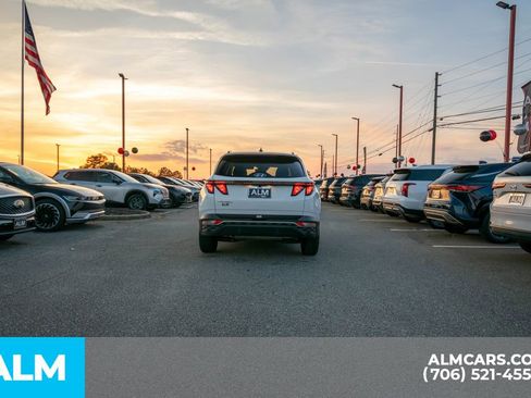 Used 2024 Nissan Rogue S image 33