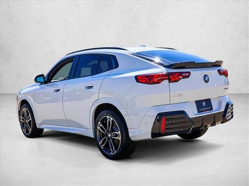 New 2026 BMW X2 xDrive28i AWD/4WD image 7