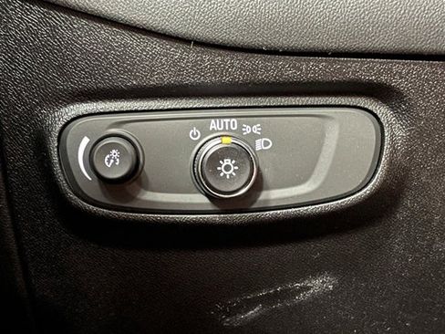 Used 2019 Chevrolet Equinox LT image 12