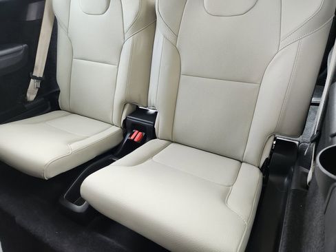 Used 2020 Volvo XC90 T5 Momentum w/ Protection Package Premier AWD/4WD image 19