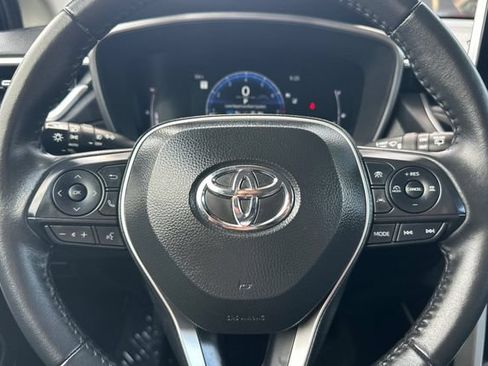 Certified 2025 Toyota Corolla Cross XLE FWD image 28