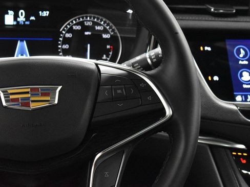 Certified 2025 Cadillac XT5 Premium Luxury image 9