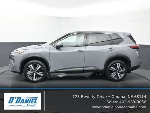 Used 2024 Nissan Rogue SL w/ SL Premium Package AWD/4WD image 2