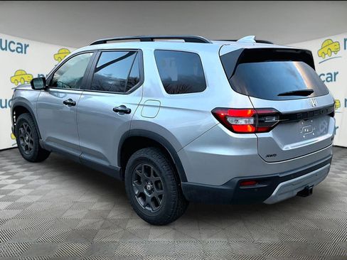 Used 2025 Honda Pilot TrailSport image 3