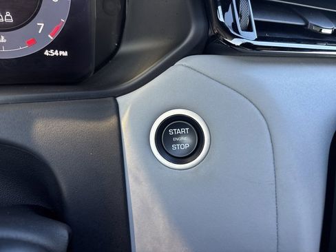 Used 2024 Land Rover Range Rover Velar Dynamic SE image 32