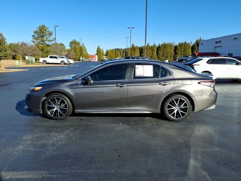 Used 2023 Toyota Camry SE image 6