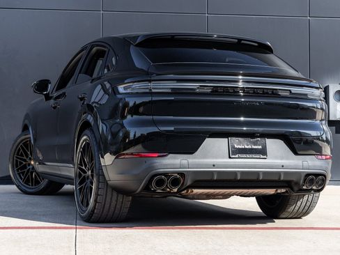 New 2026 Porsche Cayenne S image 3