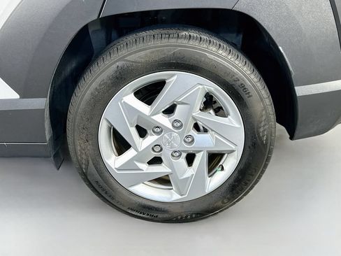 Used 2025 Hyundai Kona SE FWD image 31