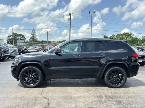 Used 2018 Jeep Grand Cherokee Altitude AWD/4WD image 4