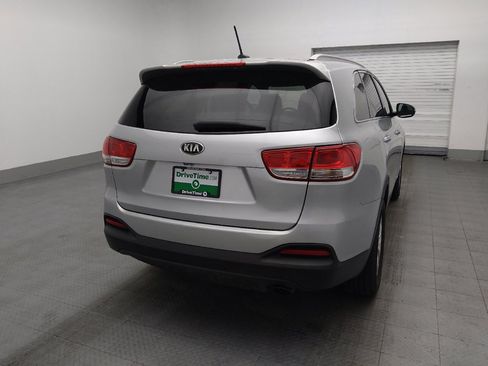 Used 2017 Kia Sorento AWD image 7