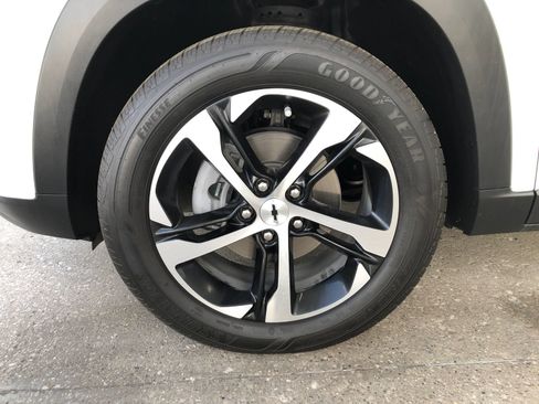 Used 2024 Chevrolet Trax RS w/ Driver Confidence Package FWD image 4