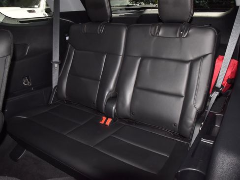 Used 2022 Ford Explorer XLT w/ Equipment Group 202A RWD image 15