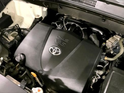 Used 2018 Toyota Highlander LE w/ Carpet Mat Package (TMS) image 63