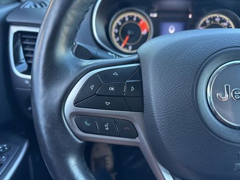 Used 2019 Jeep Cherokee Limited image 18