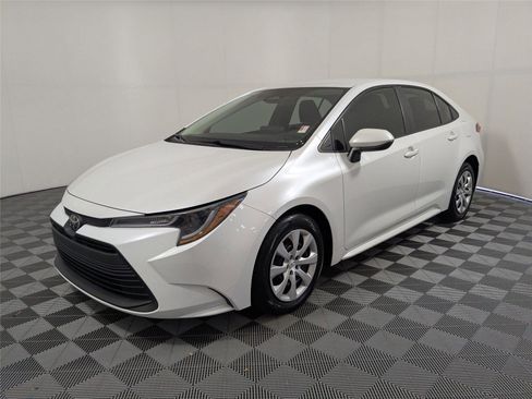 Certified 2023 Toyota Corolla LE image 1