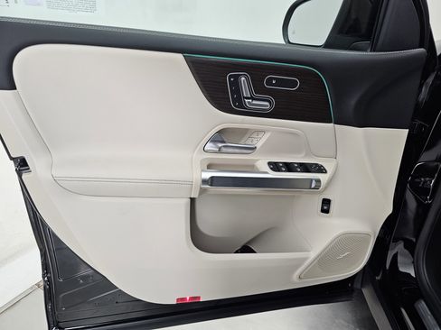 New 2026 Mercedes-Benz GLB 250 4MATIC image 11