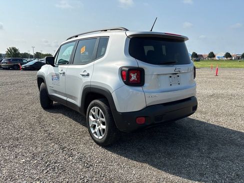 Used 2017 Jeep Renegade Latitude w/ Cold Weather Group AWD/4WD image 9