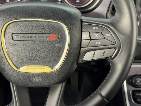 Used 2015 Dodge Challenger SXT image 19