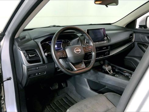 Used 2025 Nissan Rogue SV AWD/4WD image 14