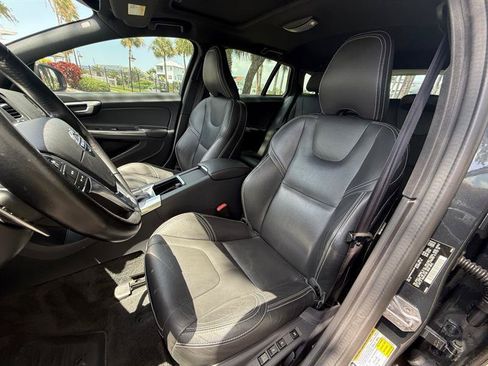 Used 2016 Volvo V60 T5 Platinum w/ 19" Sport Package FWD image 9