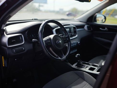 Used 2016 Kia Sorento LX w/ LX Convenience Package image 13