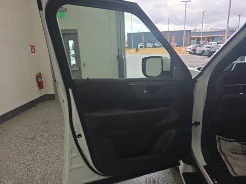 New 2026 INFINITI QX80 Autograph image 34